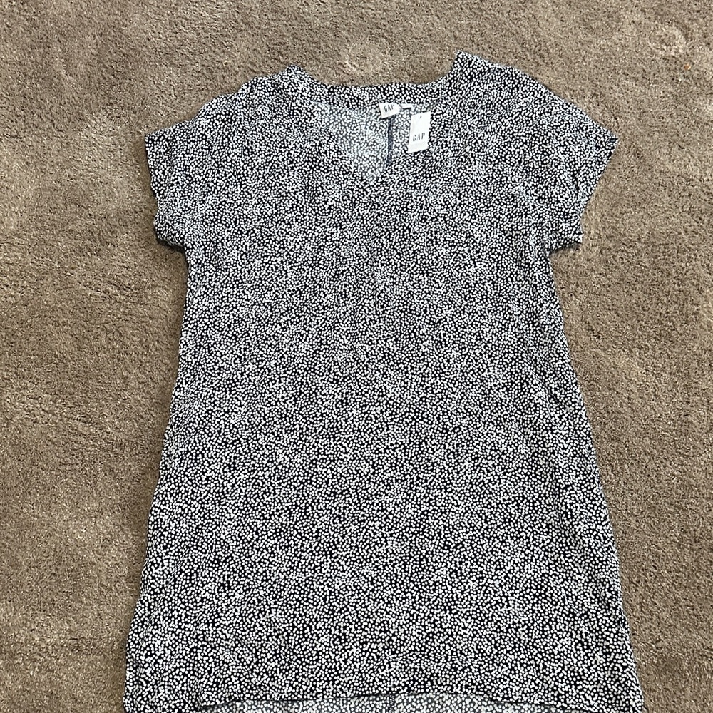 GAP Black and White Short Sleeve Tee
